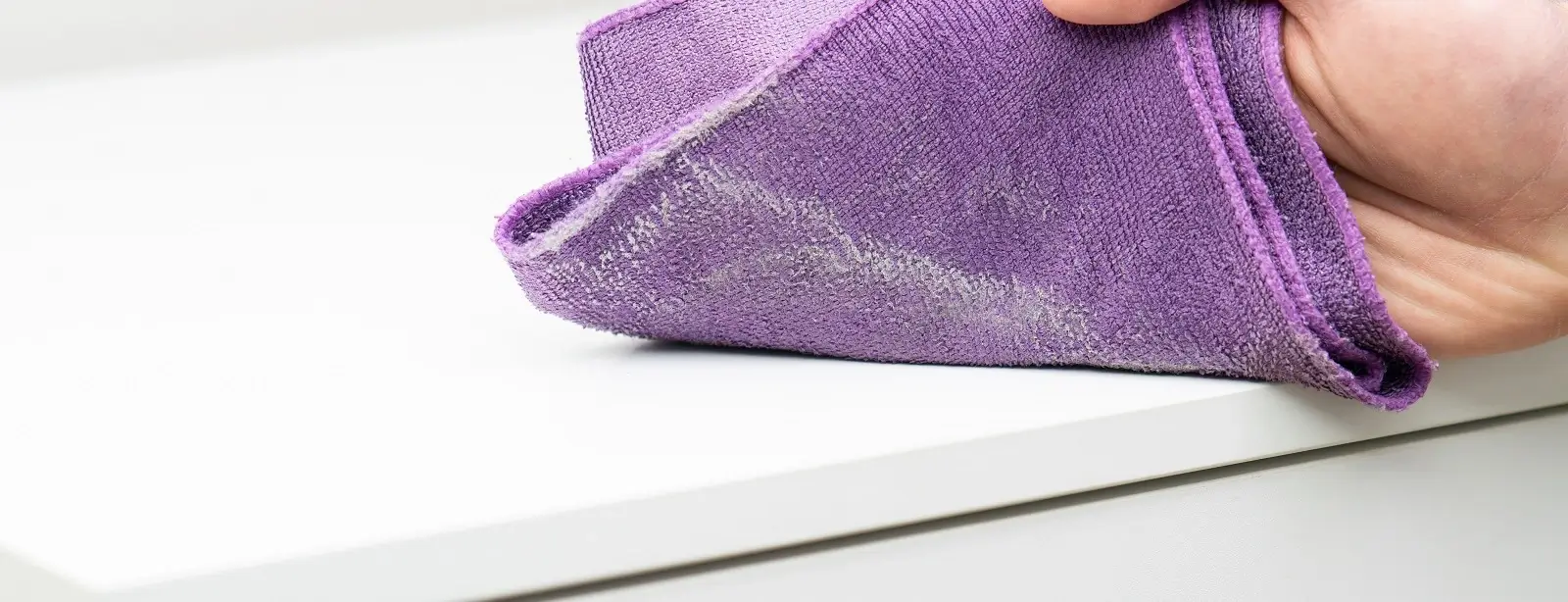 Hoe melamine meubels schoon te maken zonder ze te beschadigen